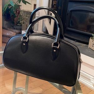 Like new Louis Vuitton purse